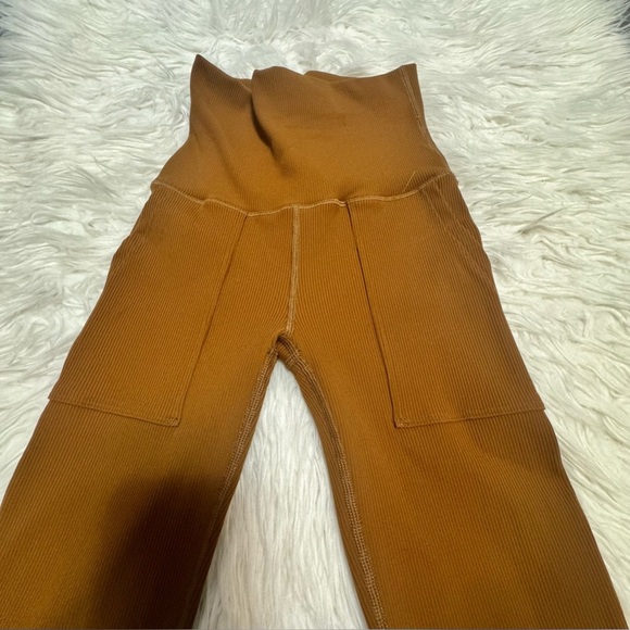 OFFLINE BY AERIE REAL ME HIGH
WAISTED CROSSOVER FLARE
LEGGING Size Small - Picture 7 of 11